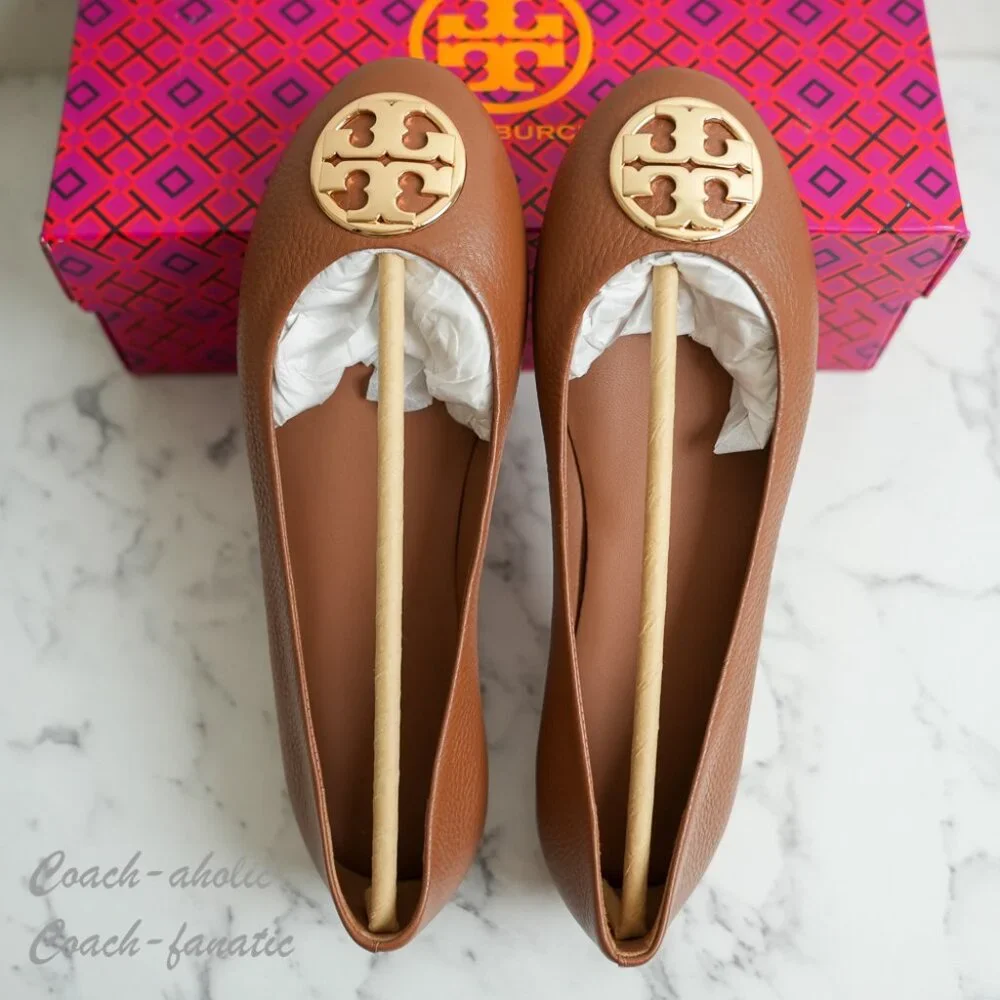 NIB Tory Burch Signature Logo Classic Chelsea Ballet Flat in Royal Tan/Gold